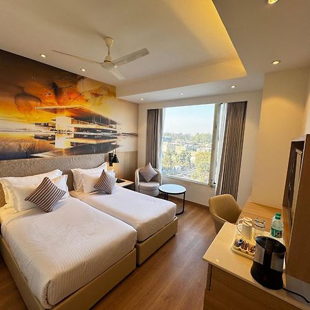 Tulip Inn Zirakpur Zewnętrze zdjęcie