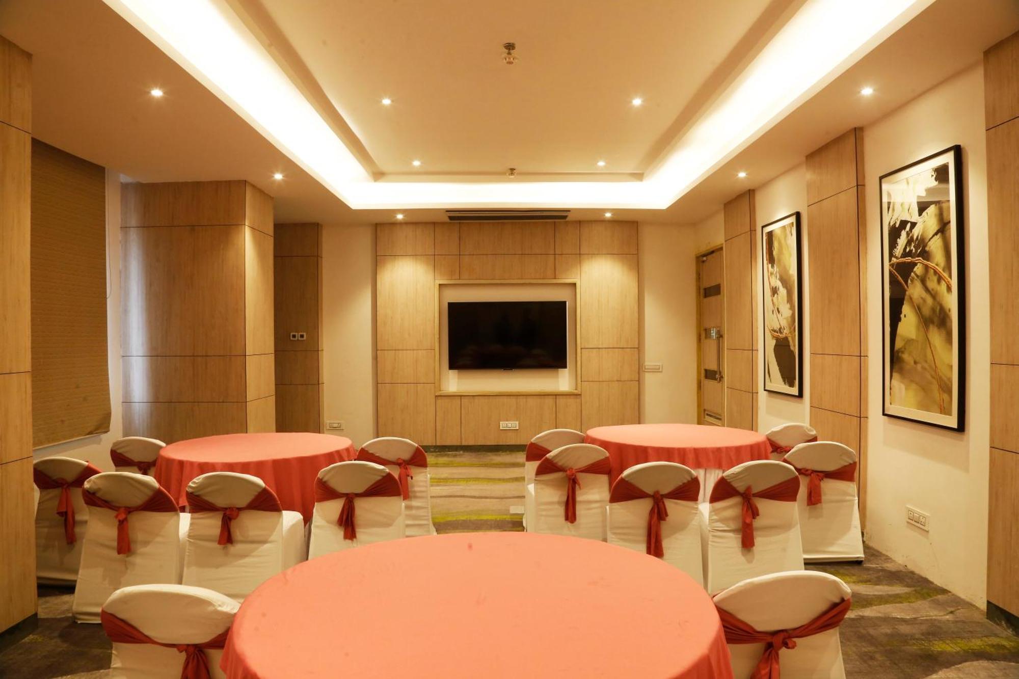 Tulip Inn Zirakpur Zewnętrze zdjęcie