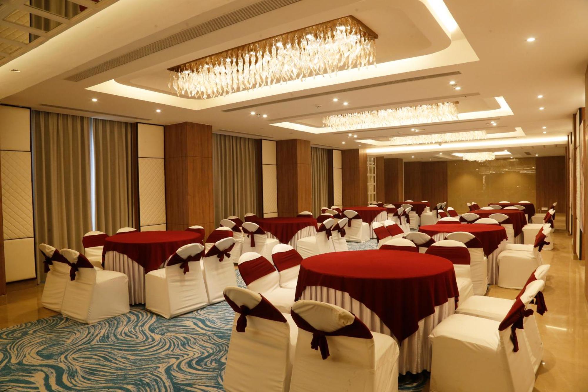 Tulip Inn Zirakpur Zewnętrze zdjęcie