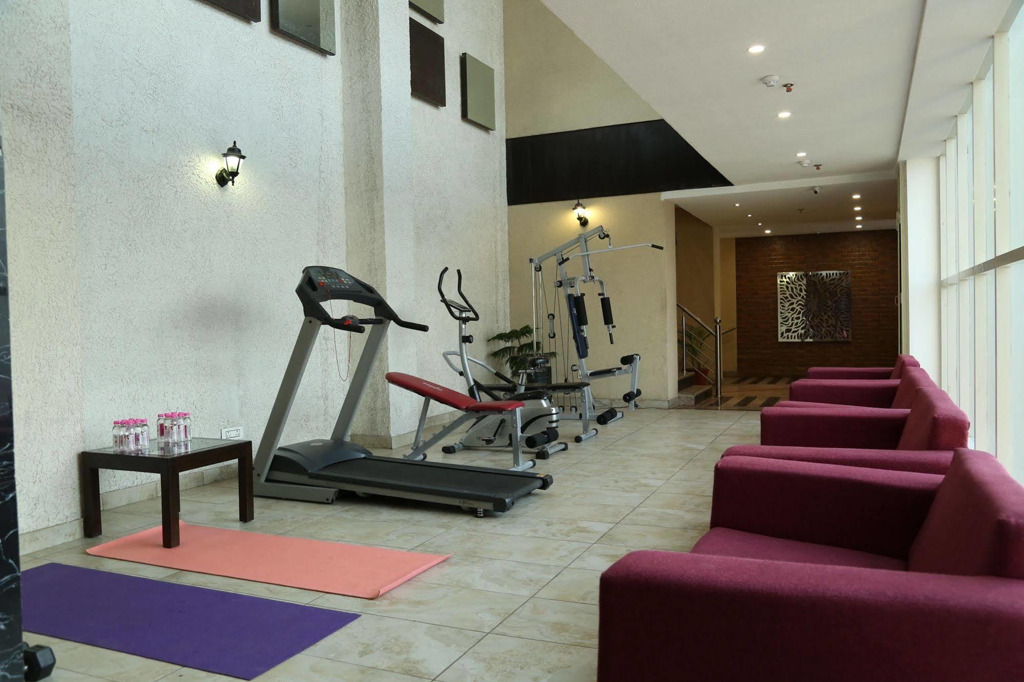 Tulip Inn Zirakpur Zewnętrze zdjęcie